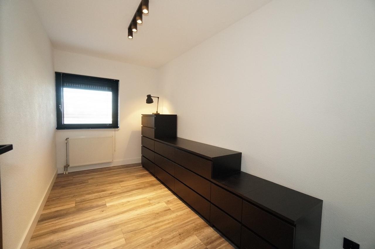 Gemeubileerd 3-kamerappartement met parkeerplek - Afbeelding 13