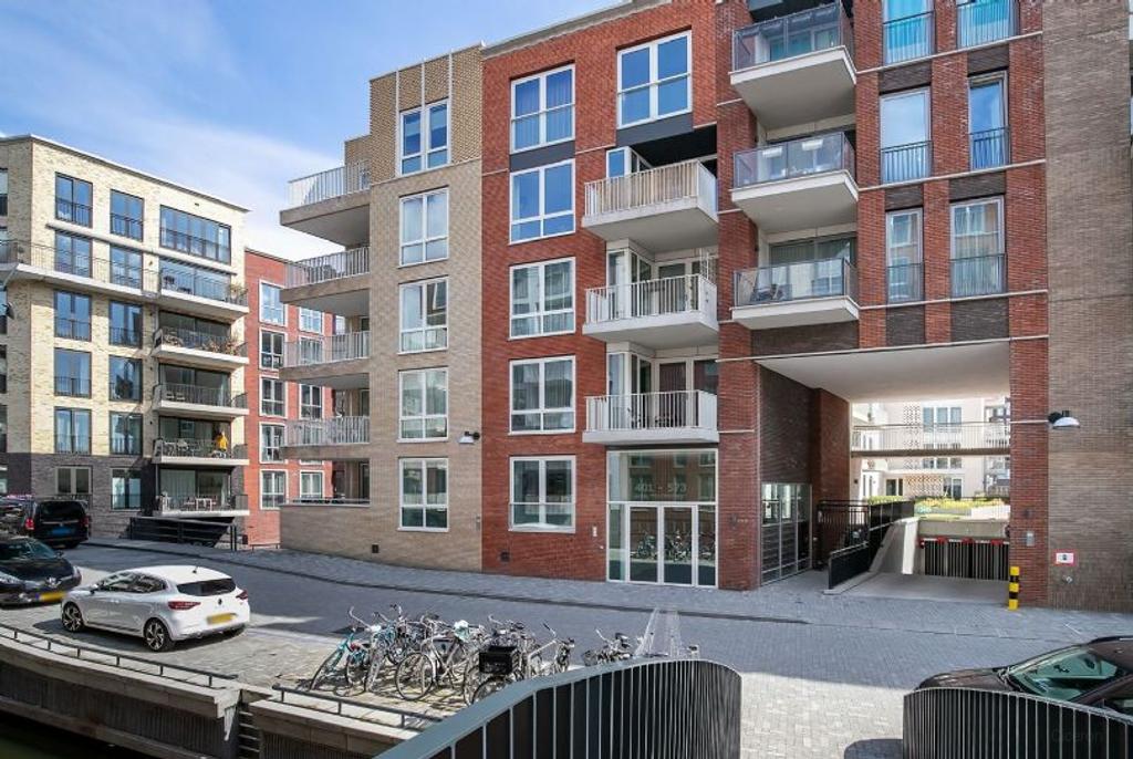 Appartement met balkon en parkeerplek in Diemen - Afbeelding 1
