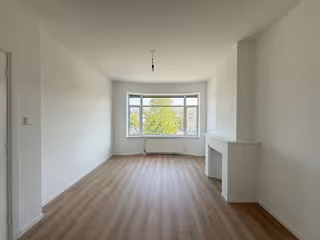 Dubbel bovenhuis met balkon aan het water