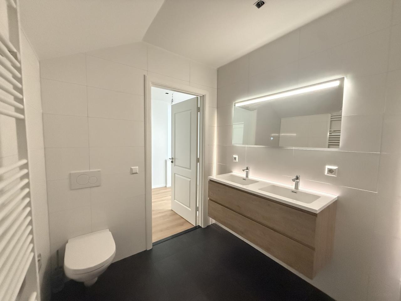 Dubbel bovenhuis met balkon aan het water - Afbeelding 13