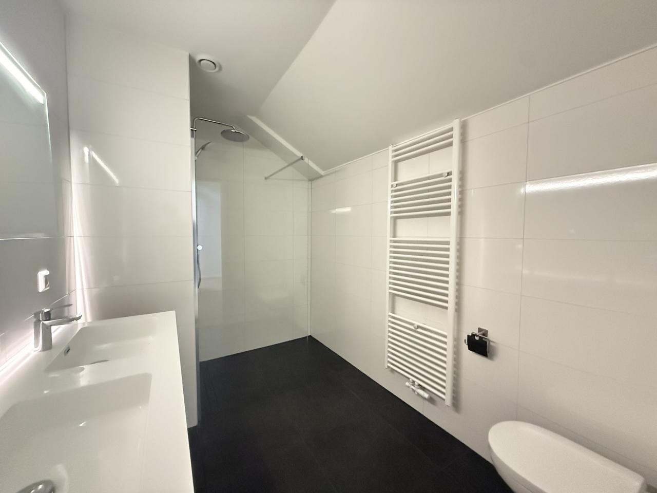 Dubbel bovenhuis met balkon aan het water - Afbeelding 14