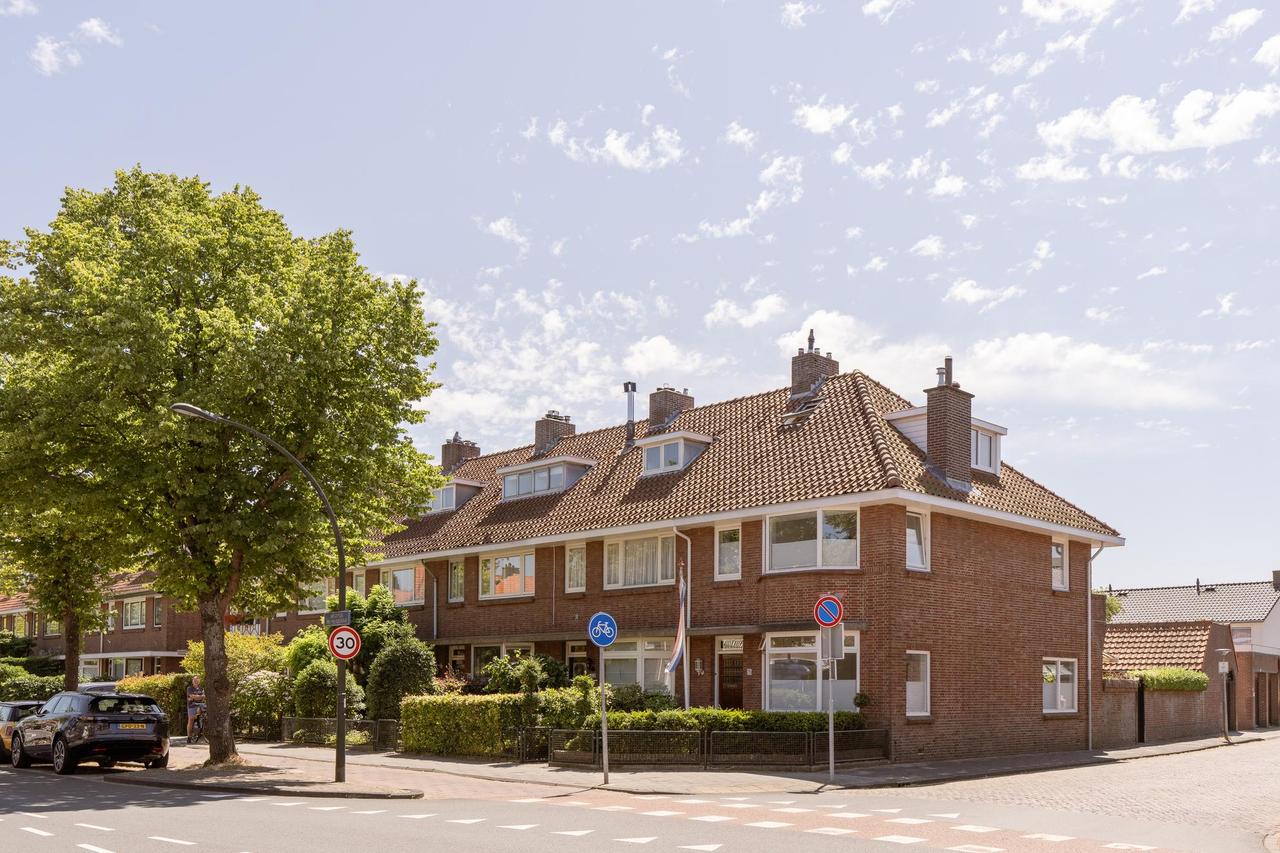 Hoekwoning met zonnige tuin in Wassenaar - Afbeelding 1