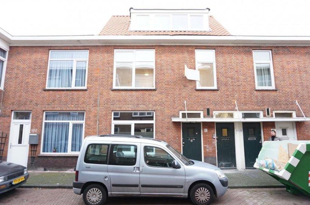 Studio met balkon in Rustenburg, Den Haag - Afbeelding 1