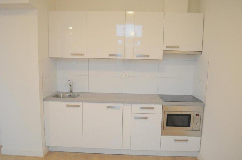 Studio met balkon in Rustenburg, Den Haag - Afbeelding 2