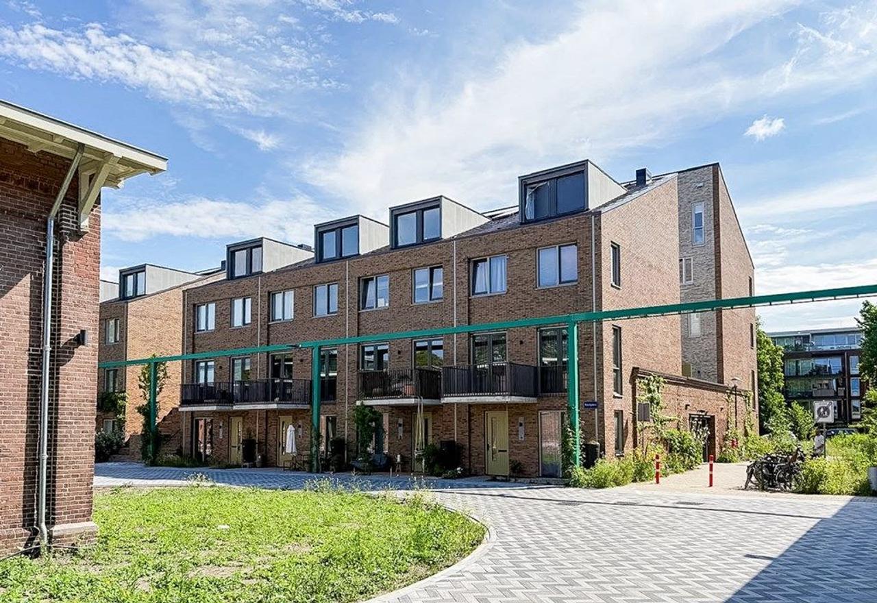 Herenhuis met 5 slaapkamers in Haarlem - Afbeelding 1