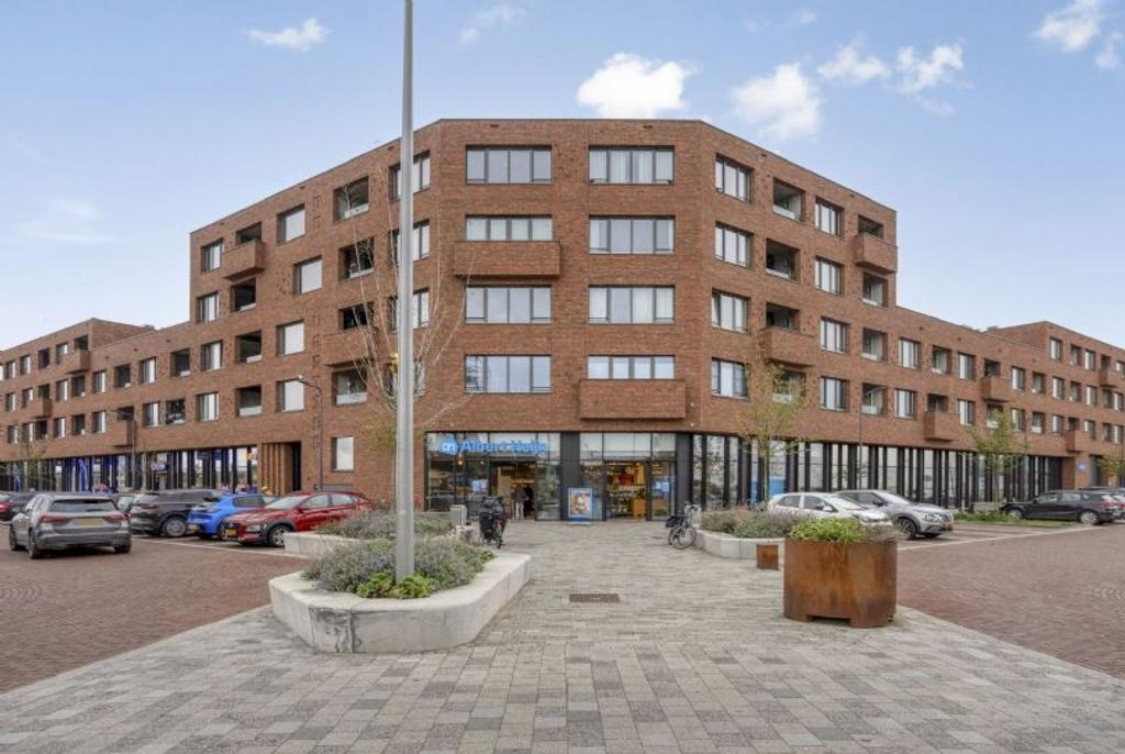 3-kamerappartement met loggia en parkeerplek - Afbeelding 1