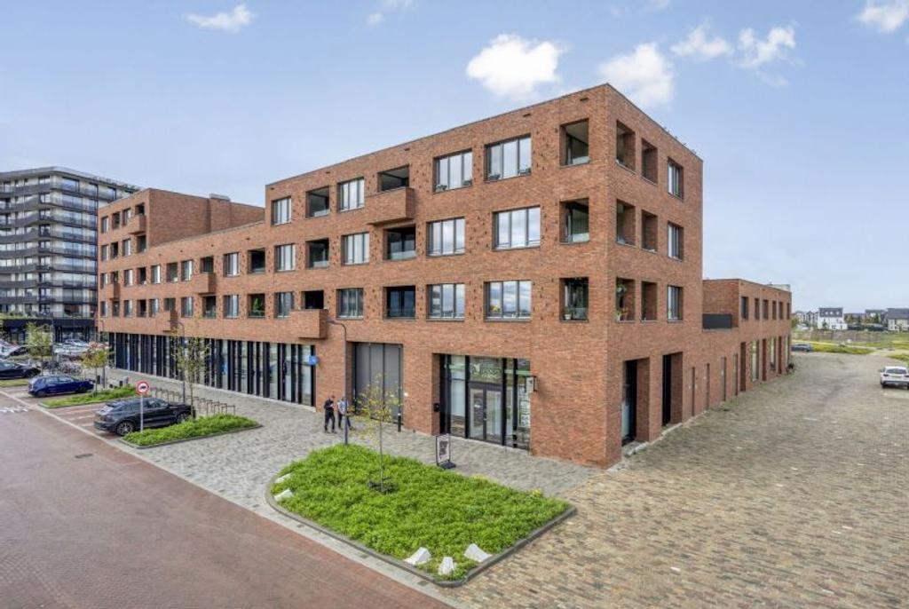 3-kamerappartement met loggia en parkeerplek - Afbeelding 2