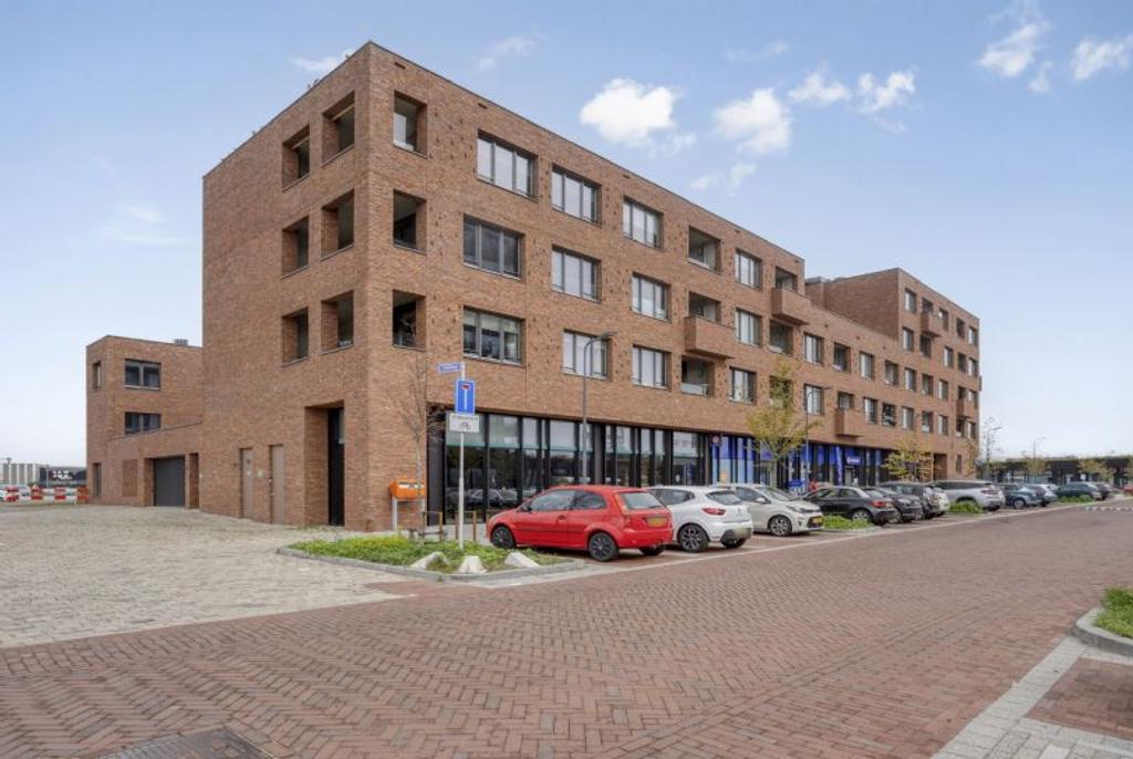 3-kamerappartement met loggia en parkeerplek - Afbeelding 3