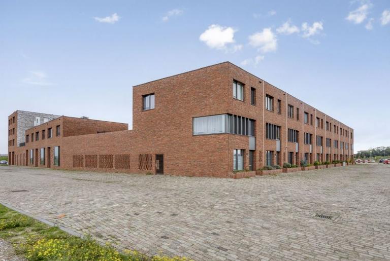 3-kamerappartement met loggia en parkeerplek - Afbeelding 4
