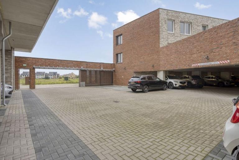 3-kamerappartement met loggia en parkeerplek - Afbeelding 5