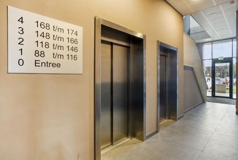 3-kamerappartement met loggia en parkeerplek - Afbeelding 9