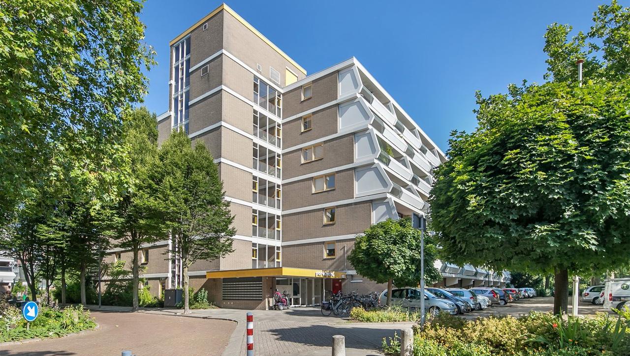 74 m² appartement met terras in Leiden - Afbeelding 1