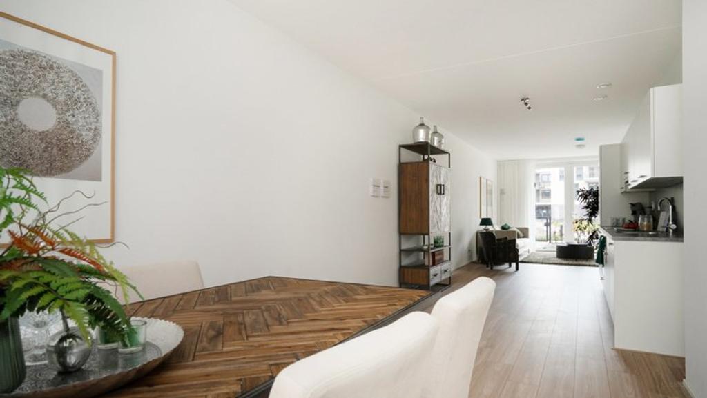 95 m2 ground floor apartment near CS and city center - Image 3