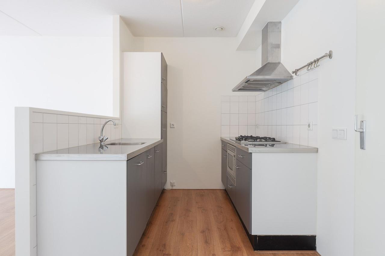 Apartment in Haarlemmerbuurt, Amsterdam - Image 4