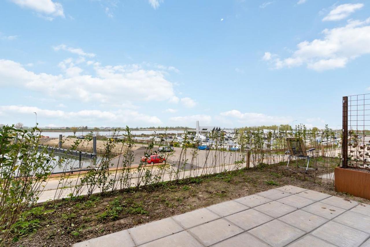 Nieuwbouwwoning met havenzicht in Streefkerk - Afbeelding 2