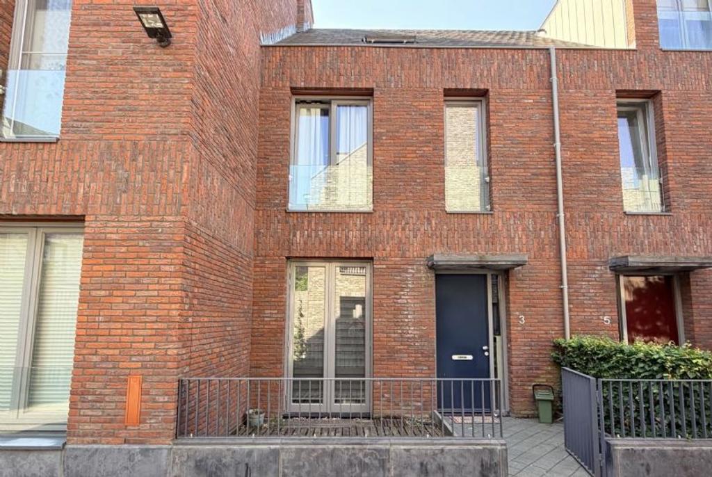Stadswoning met tuin en eigen parkeerplek - Afbeelding 1