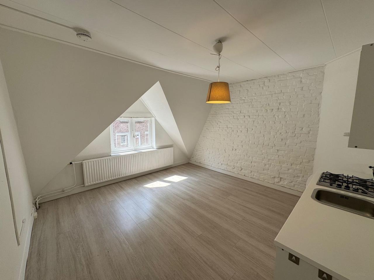 Room with Private Kitchen in Wyck - Image 2