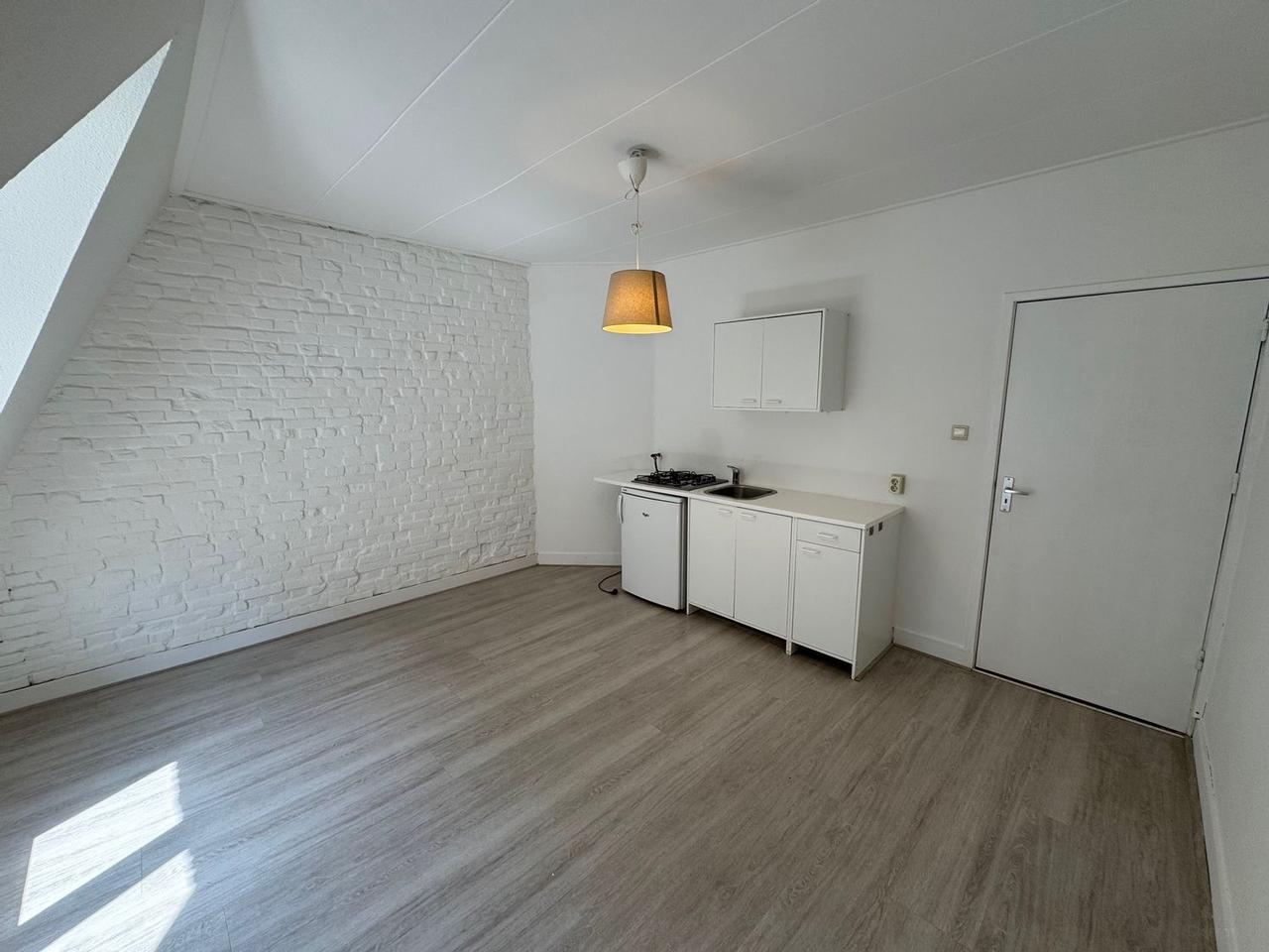 Room with Private Kitchen in Wyck - Image 3
