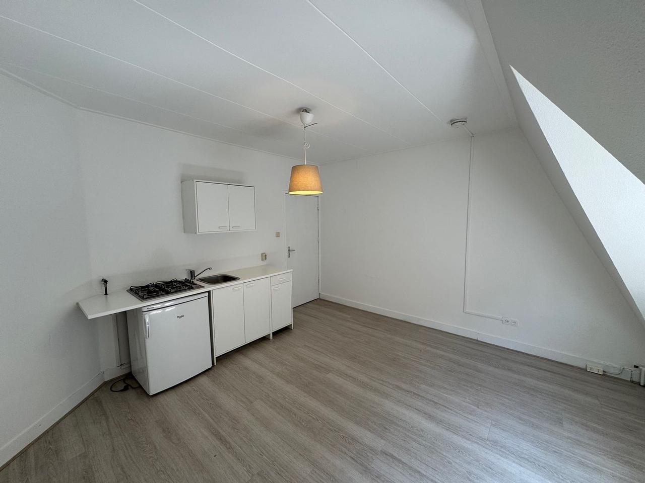 Room with Private Kitchen in Wyck - Image 4