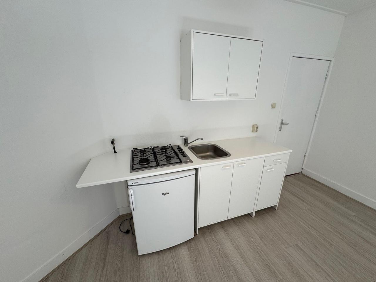 Room with Private Kitchen in Wyck - Image 6