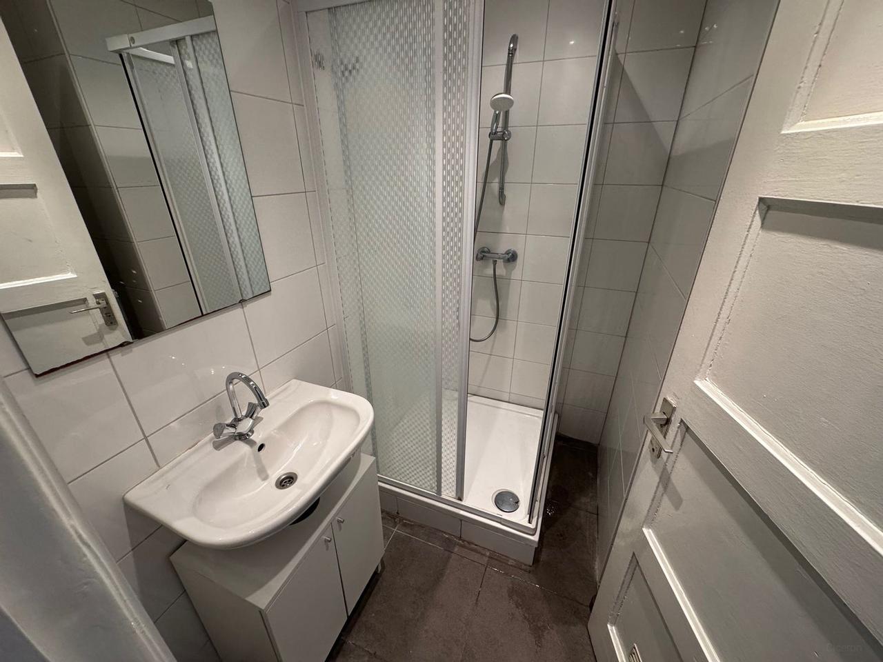 Room with Private Kitchen in Wyck - Image 7