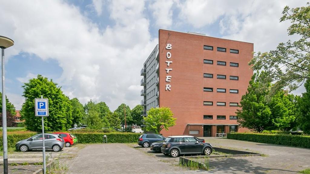 2-Bedroom Apartment with Balcony on Reitdiep - Image 2