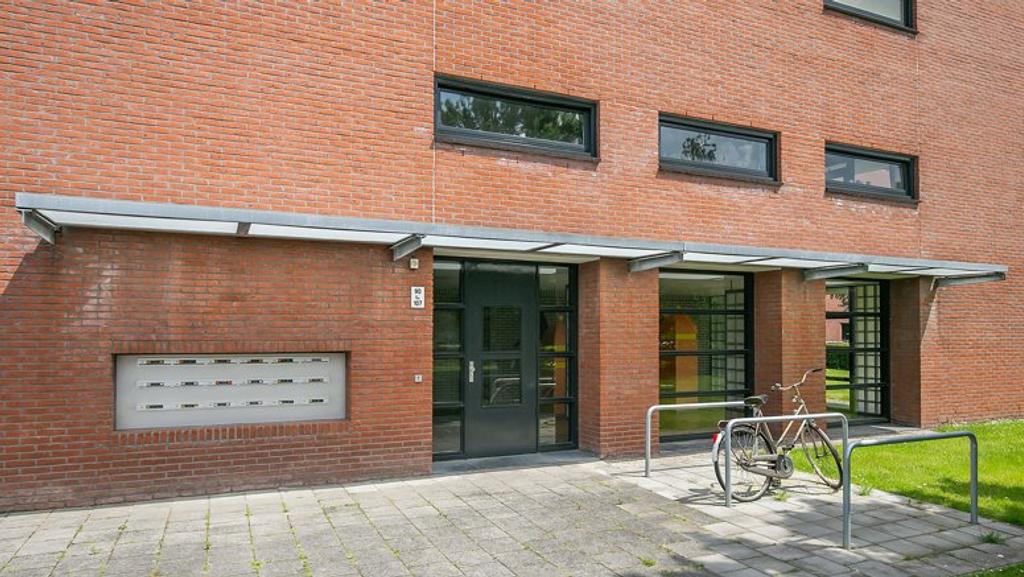2-Bedroom Apartment with Balcony on Reitdiep - Image 3