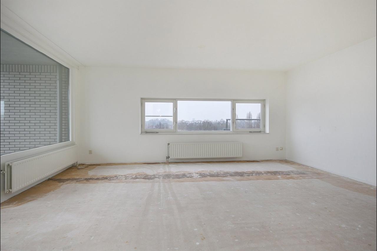 2-Bedroom Apartment with Balcony on Reitdiep - Image 6