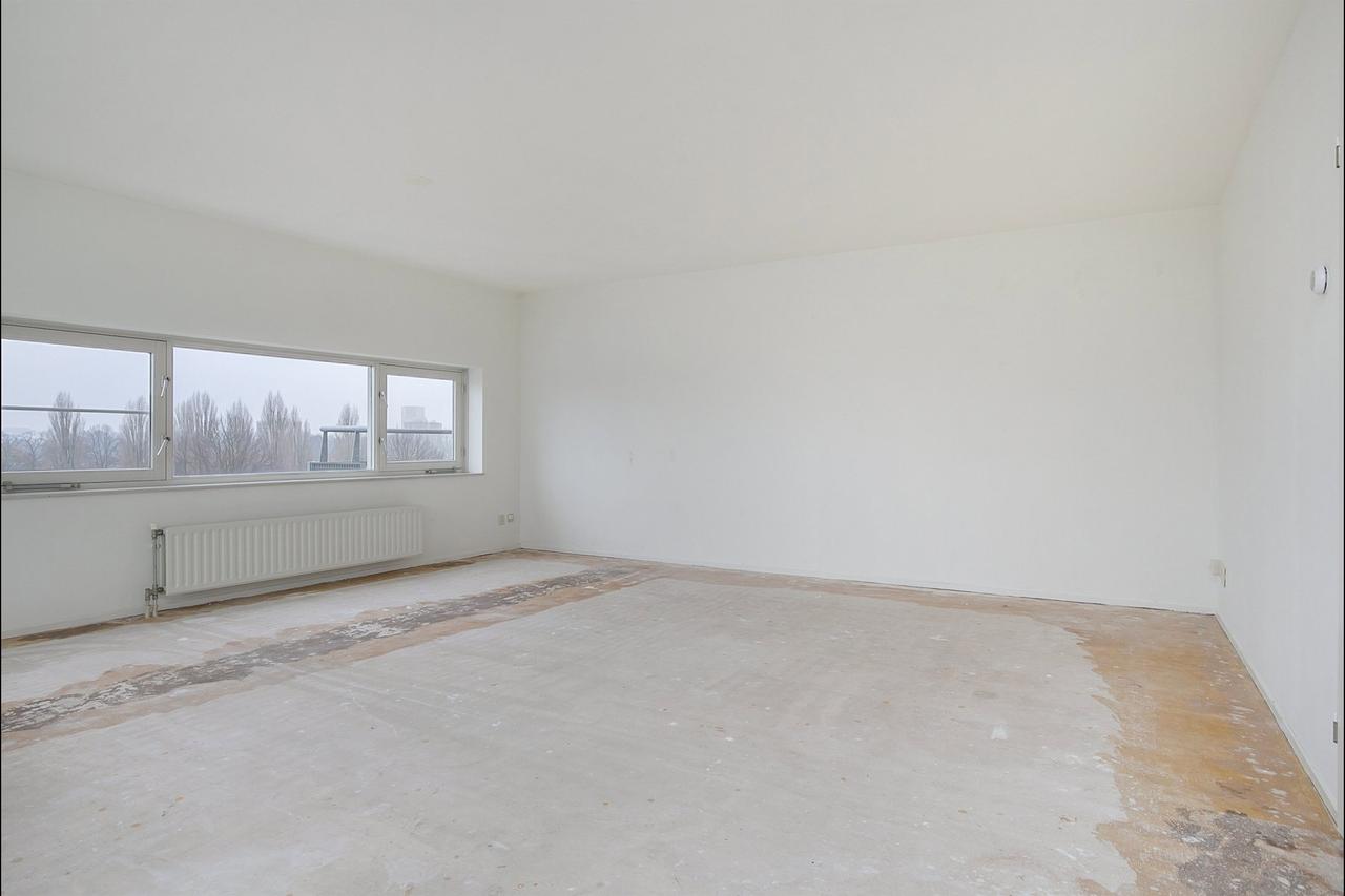 2-Bedroom Apartment with Balcony on Reitdiep - Image 7