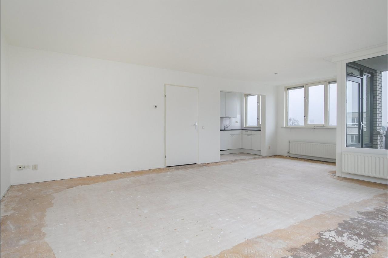 2-Bedroom Apartment with Balcony on Reitdiep - Image 8