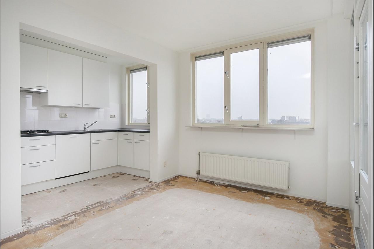 2-Bedroom Apartment with Balcony on Reitdiep - Image 9