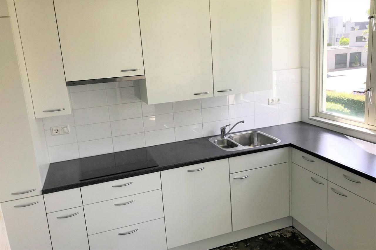 2-Bedroom Apartment with Balcony on Reitdiep - Image 10