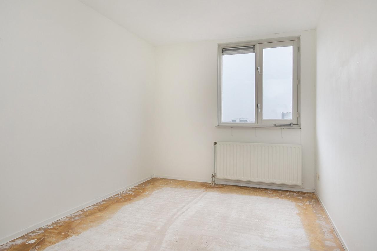 2-Bedroom Apartment with Balcony on Reitdiep - Image 13