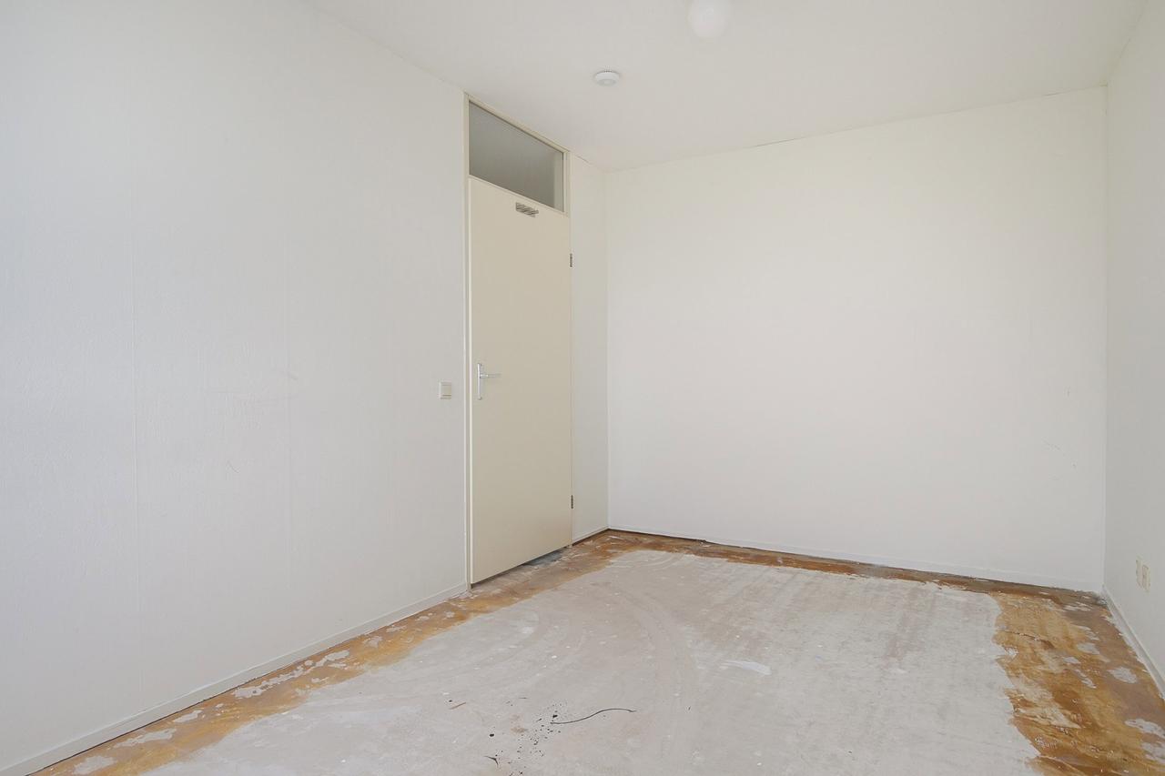 2-Bedroom Apartment with Balcony on Reitdiep - Image 14