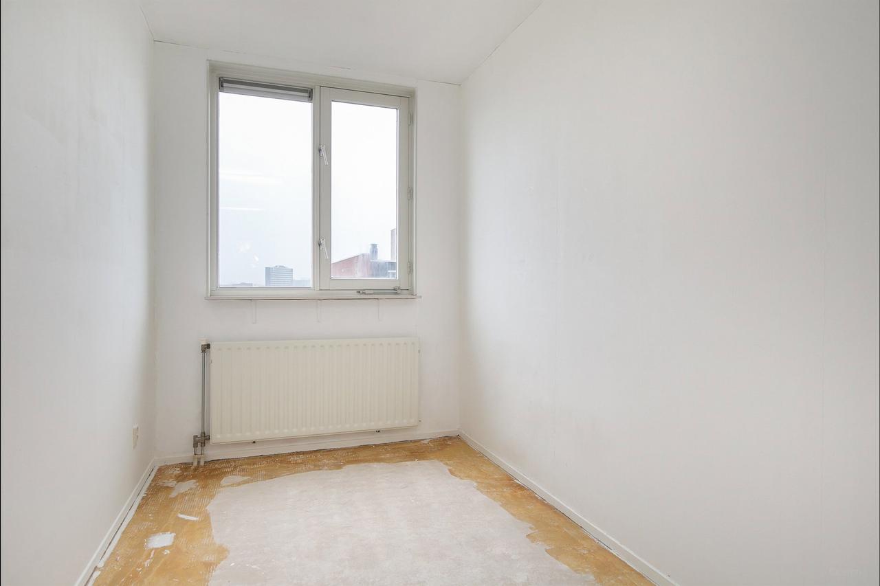 2-Bedroom Apartment with Balcony on Reitdiep - Image 15
