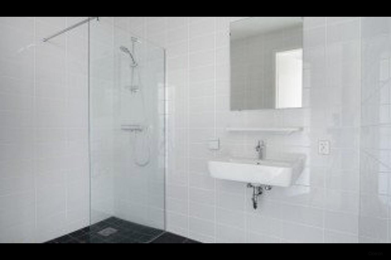 3-room waterfront apartment in Europapark - Image 10