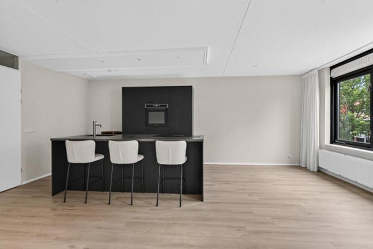 73 m2 apartment with balcony in City Center - Image 12