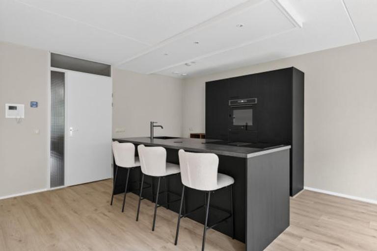 73 m2 apartment with balcony in City Center - Image 13