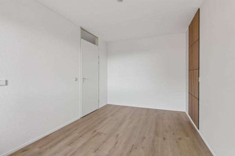 73 m2 apartment with balcony in City Center - Image 18