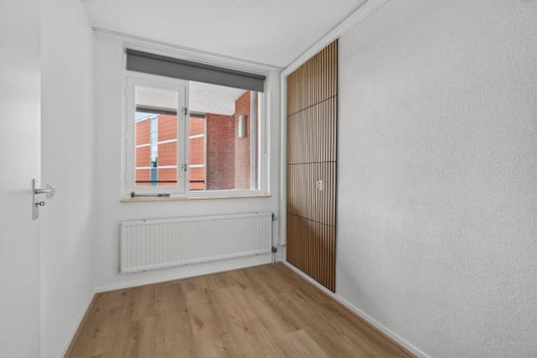 73 m2 apartment with balcony in City Center - Image 19