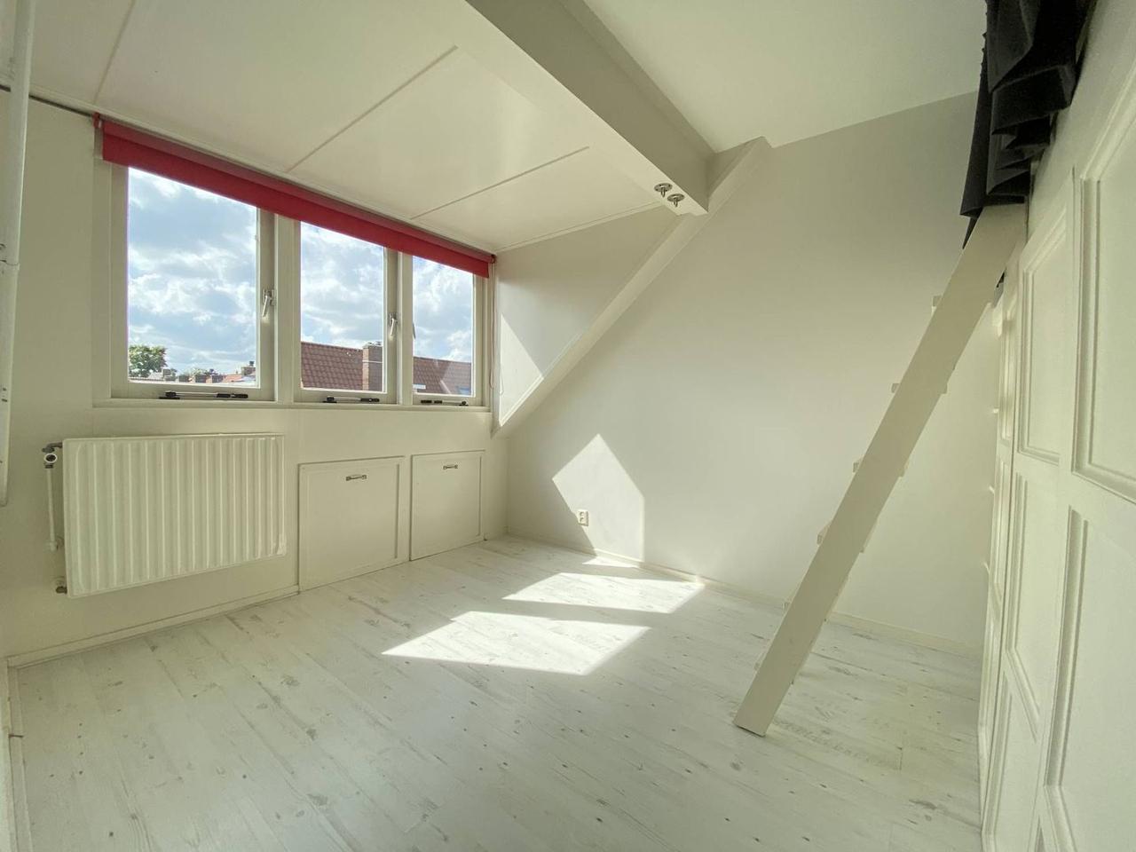 Corner House with Garden in Quiet Tuindorp - Image 28