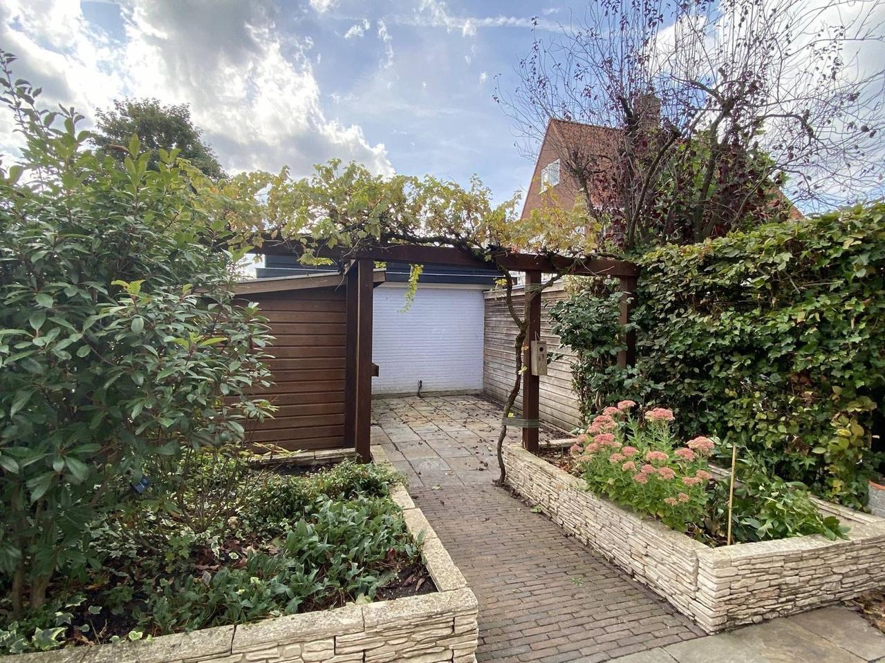 Corner House with Garden in Quiet Tuindorp - Image 33