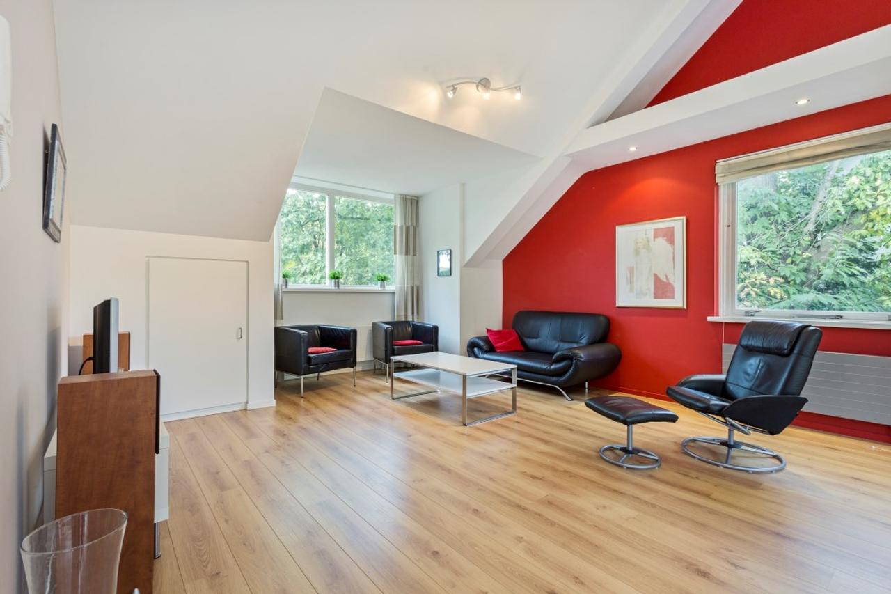 Gemeubileerd 2-kamerappartement met parking - Afbeelding 1