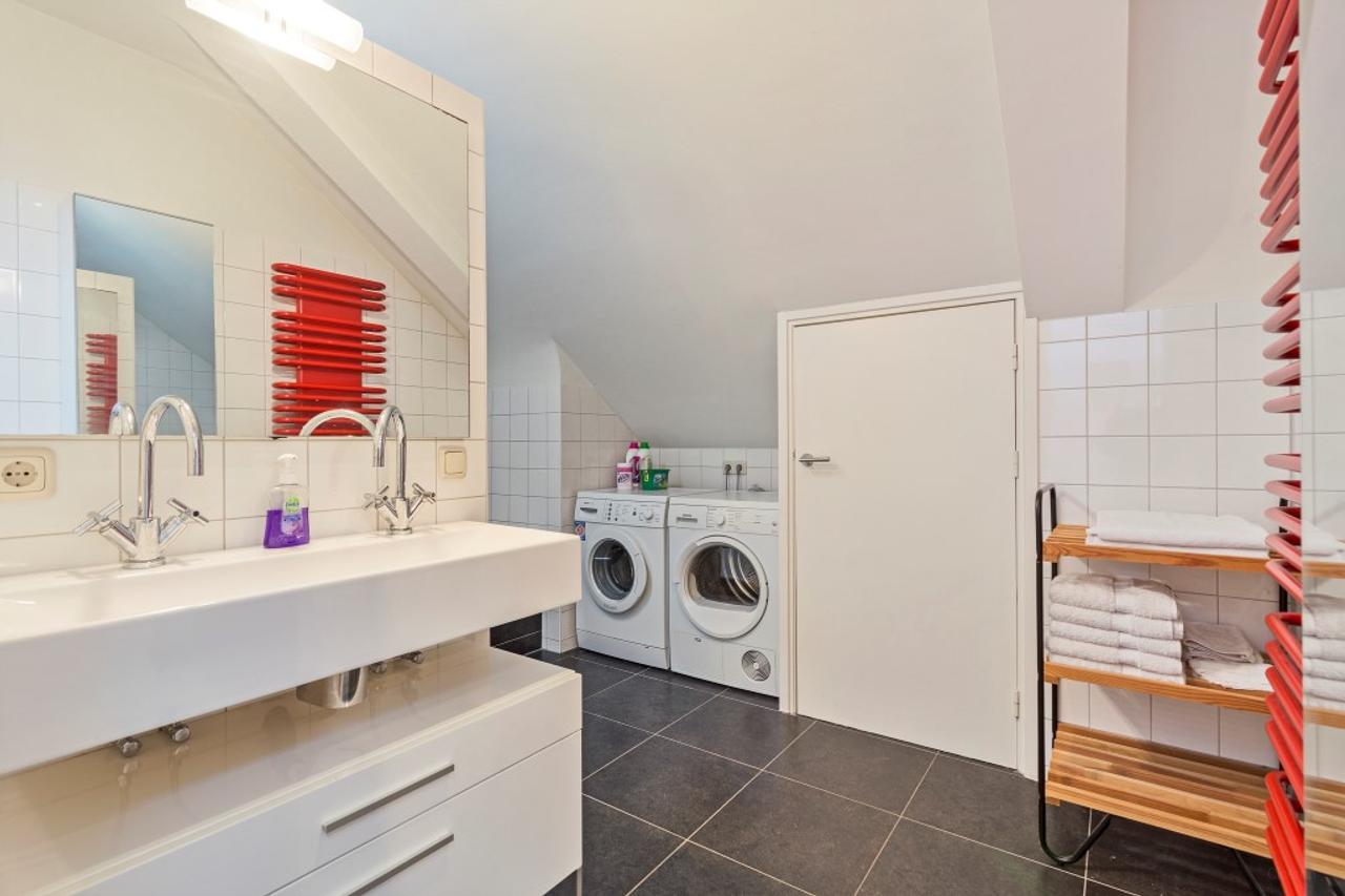 Gemeubileerd 2-kamerappartement met parking - Afbeelding 9