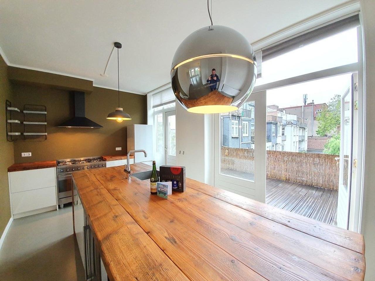 South-facing roof terrace and 123 m² of living space - Image 3
