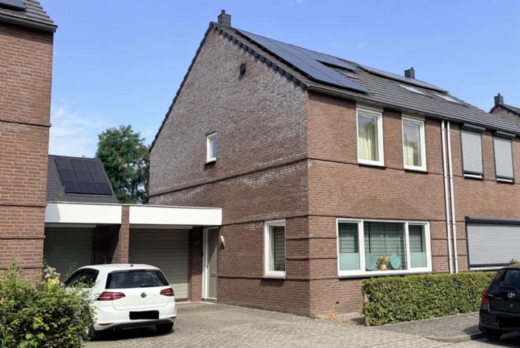 Semi-Detached House with Garden and Garage in Moltbos - Image 1