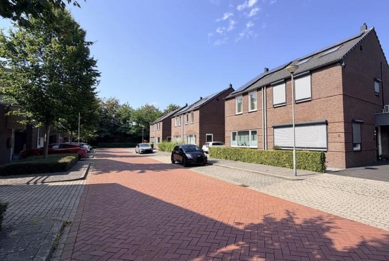 Semi-Detached House with Garden and Garage in Moltbos - Image 5