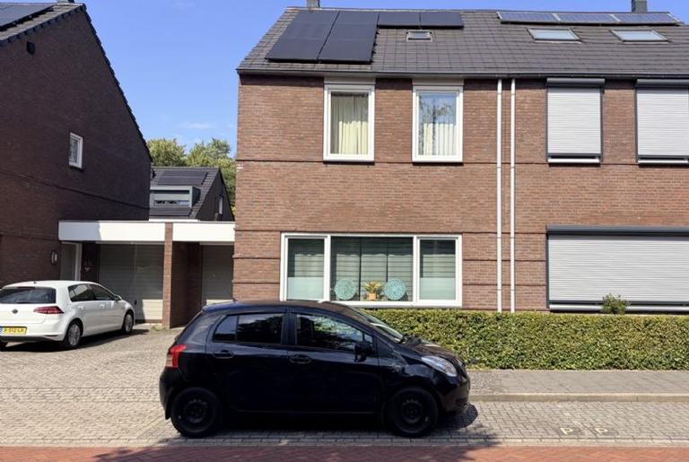 Semi-Detached House with Garden and Garage in Moltbos - Image 6
