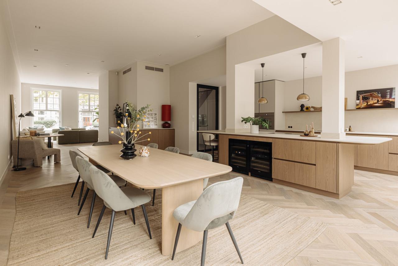 490 m² Townhouse with Elevator and Roof Terrace - Image 1