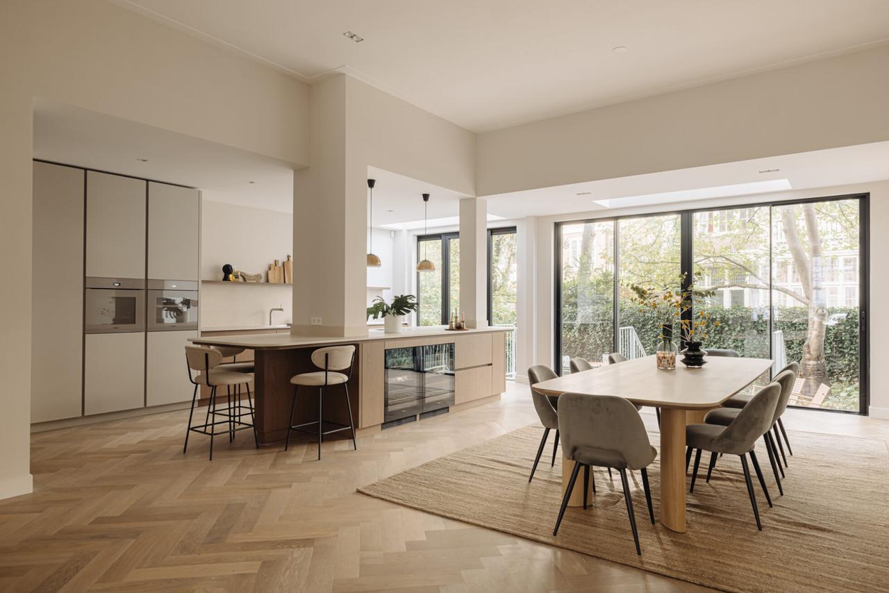 490 m² Townhouse with Elevator and Roof Terrace - Image 2